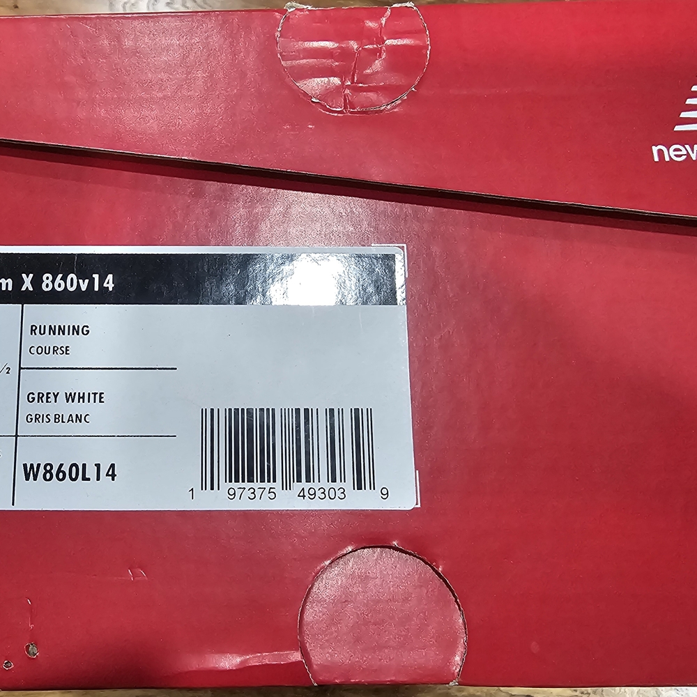 New Balance 860 Athletic Shoes - Picture 2 of 8